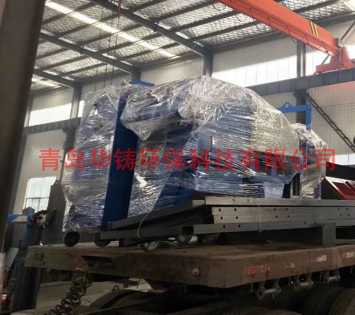 山西用戶訂購儲油罐體拋丸機裝車發(fā)貨圖 山西用戶訂購儲油罐體拋丸機裝車發(fā)貨圖