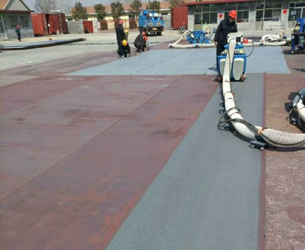 圖二，路面拋丸機(jī)清理大型鋼板